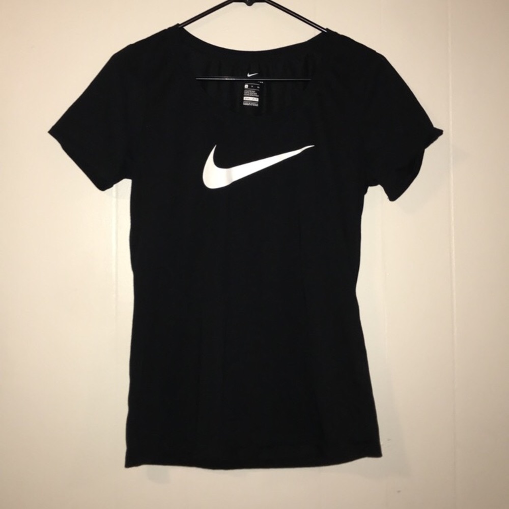 NIKE BLACK TEE